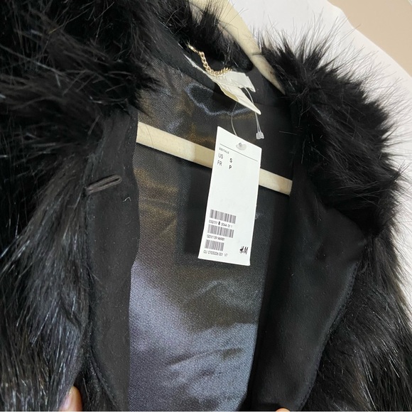 H&M Black Faux Fur Vest Size S - Picture 3 of 6